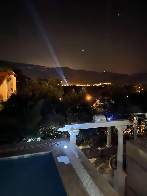 Gemuetliche Villa Mit Pool, Extravagant, Luxurioes Ula 0*,