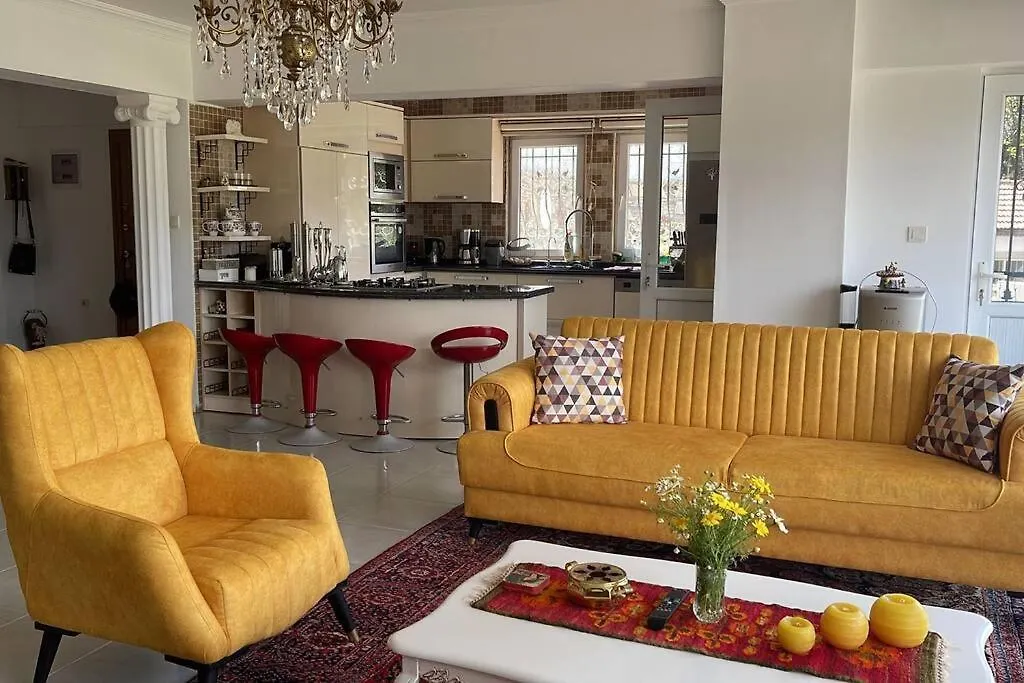 Gemuetliche Villa Mit Pool, Extravagant, Luxurioes Ula