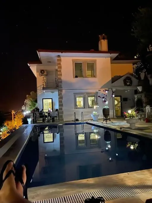Gemuetliche Villa Mit Pool, Extravagant, Luxurioes Ula
