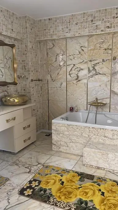 Gemuetliche Villa Mit Pool, Extravagant, Luxurioes Ula